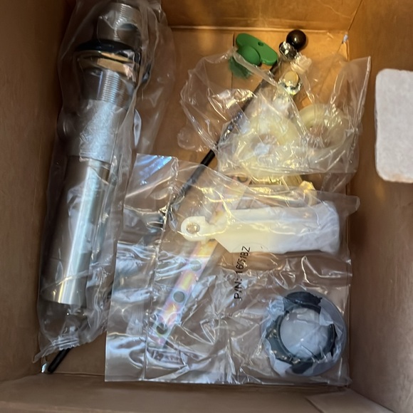 NWT- MOEN Brantford 4 in. Centerset 2-Handle Low-Arc Bathroom Faucet - Picture 5 of 5